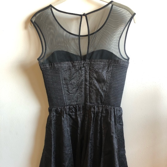 Guess mesh formal dress - Picture 4 of 8